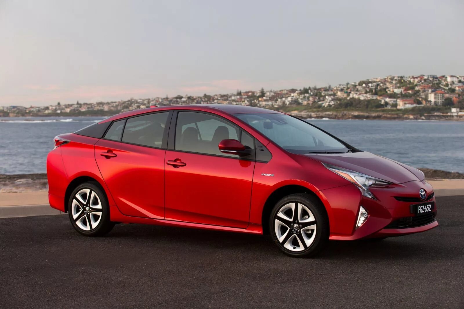 Toyota Prius. Тойота Приус гибрид. Toyota Prius 2016. Тойота Приус гибрид 2016.