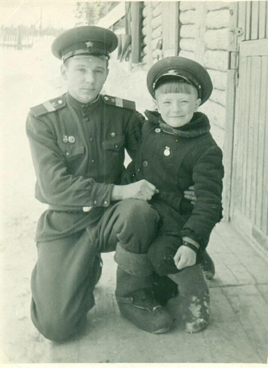 Семей военный часть. ВЧ 2201. ВЧ 2201 РПОГЗ. Советская фотография семьи военного 90 годов. Семья военного Европа.