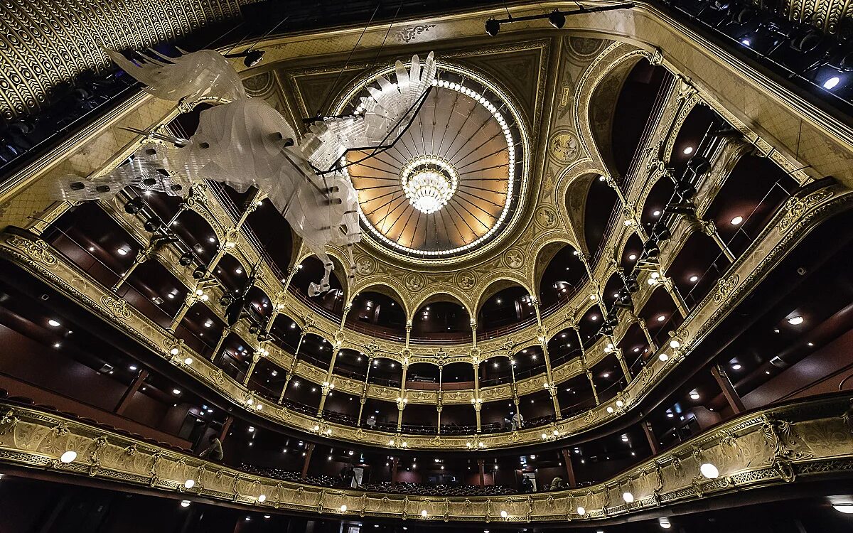 Le theatre. Театр Шатле в Париже. Театр Шатле в Париже история. Гран Шатле. Монтре Рю дю театр 9.