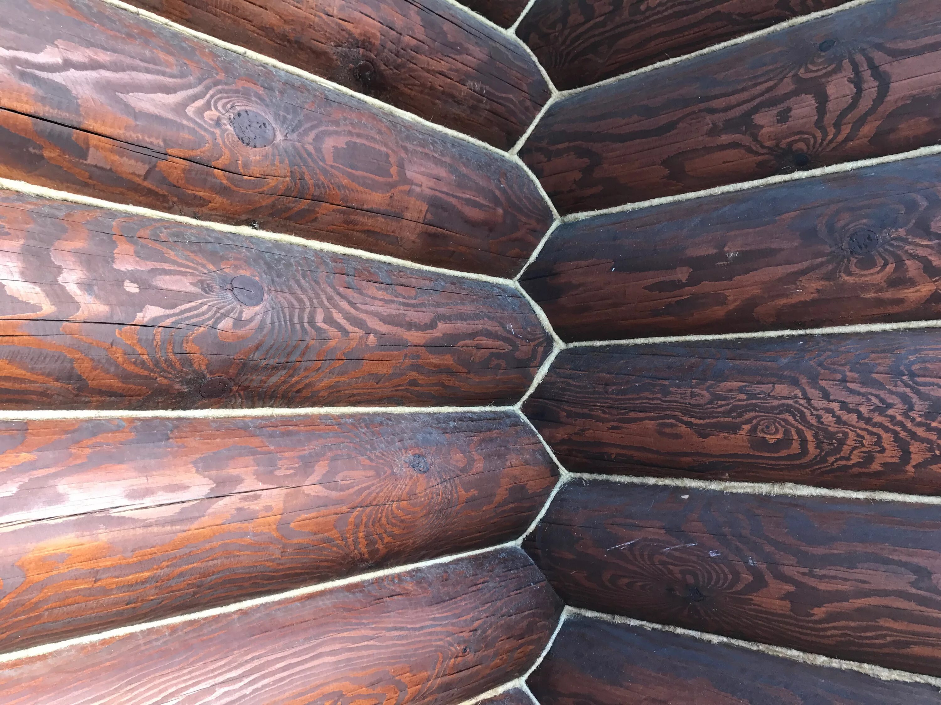 Межвенцовый герметик для дерева. Теплый шов для сруба. Теплый шов оцб. Шовный герметик для бревна. Герметик для оцилиндрованного бревна теплый шов.