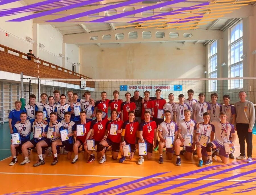 Локомотив изумруд волейбол логотип. Теннисный корт новоуральск. Тренер новоуральск. Олег яценко тренер новоуральск. Александр тюртяев новоуральск.