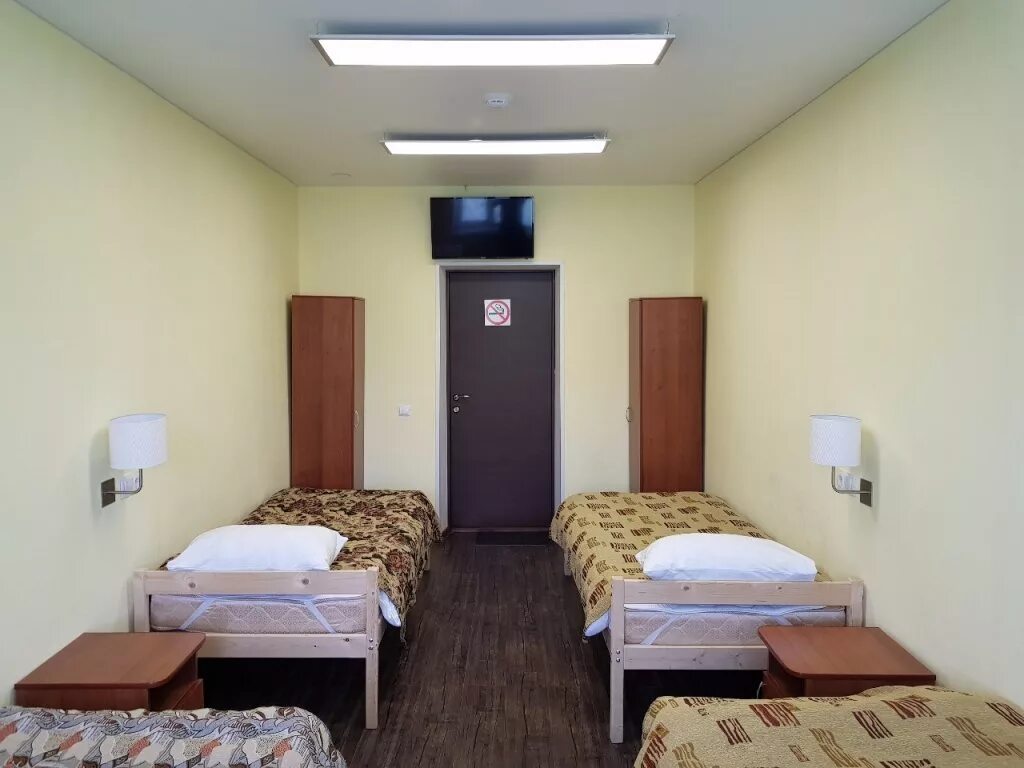 Мега хостел магадан. Гостиница геолог южно-сахалинск обзор на комнату. Общага в магадане. Книжный отель магадан 8 ми местный. Магадан якутская 14/11 фото хостел.