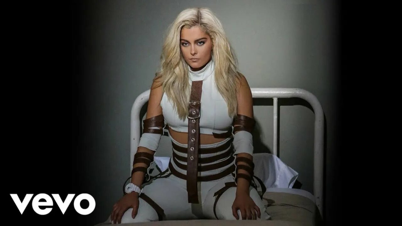 Mess bebe. Bebe rexha 2025. bebe rexha 2025. бебе рекса саботаж. би би рекса im a mess.