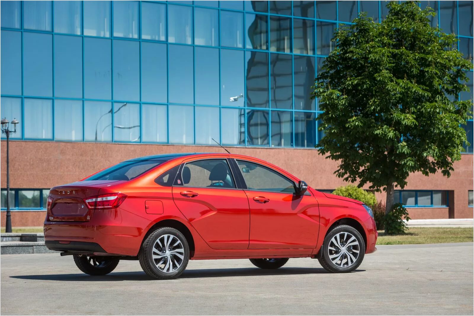 руль лада икс рей кросс. форд мондео черный 2012 салон. лада веста 2016. форд мондео 4 максимальная комплектация. Lada vesta 50 anniversary.