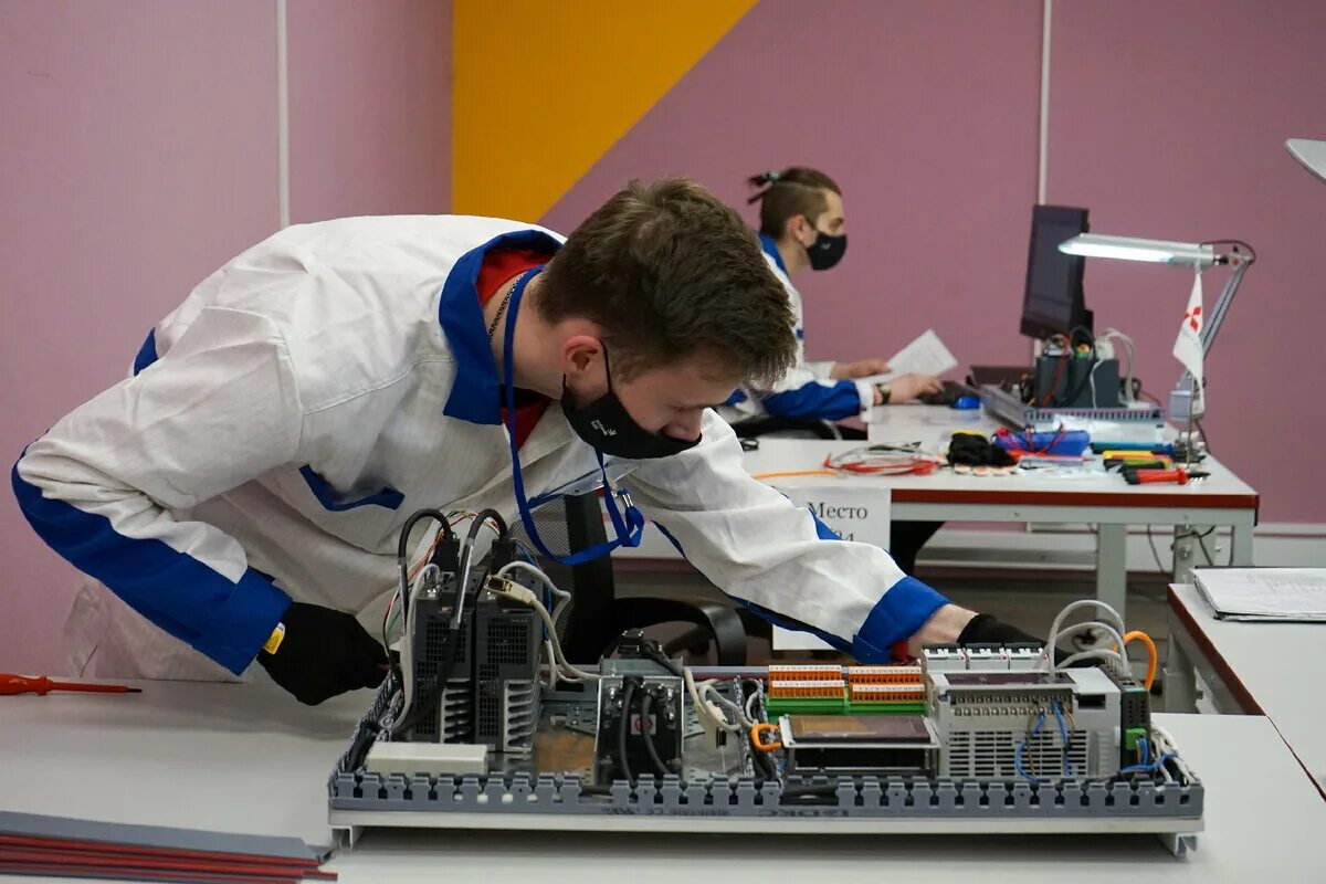 Сдавать историю в 11