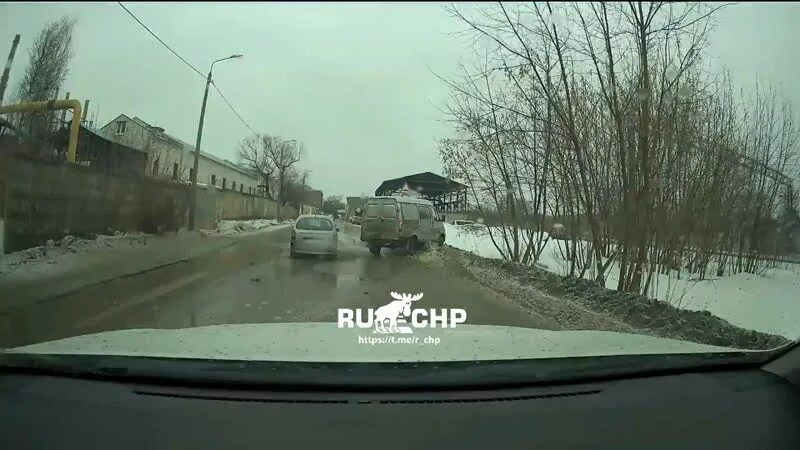 Главная дорога 23.03 2024. Авария на Московском проспекте. ДТП на обочине зимой.