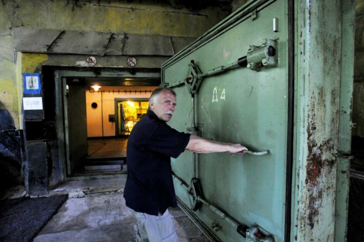 Дверь бункера. 3б-016 бункер. Самый большой бункер. Гермодвери раздвижные в бункер. Fallout 4 bunker.