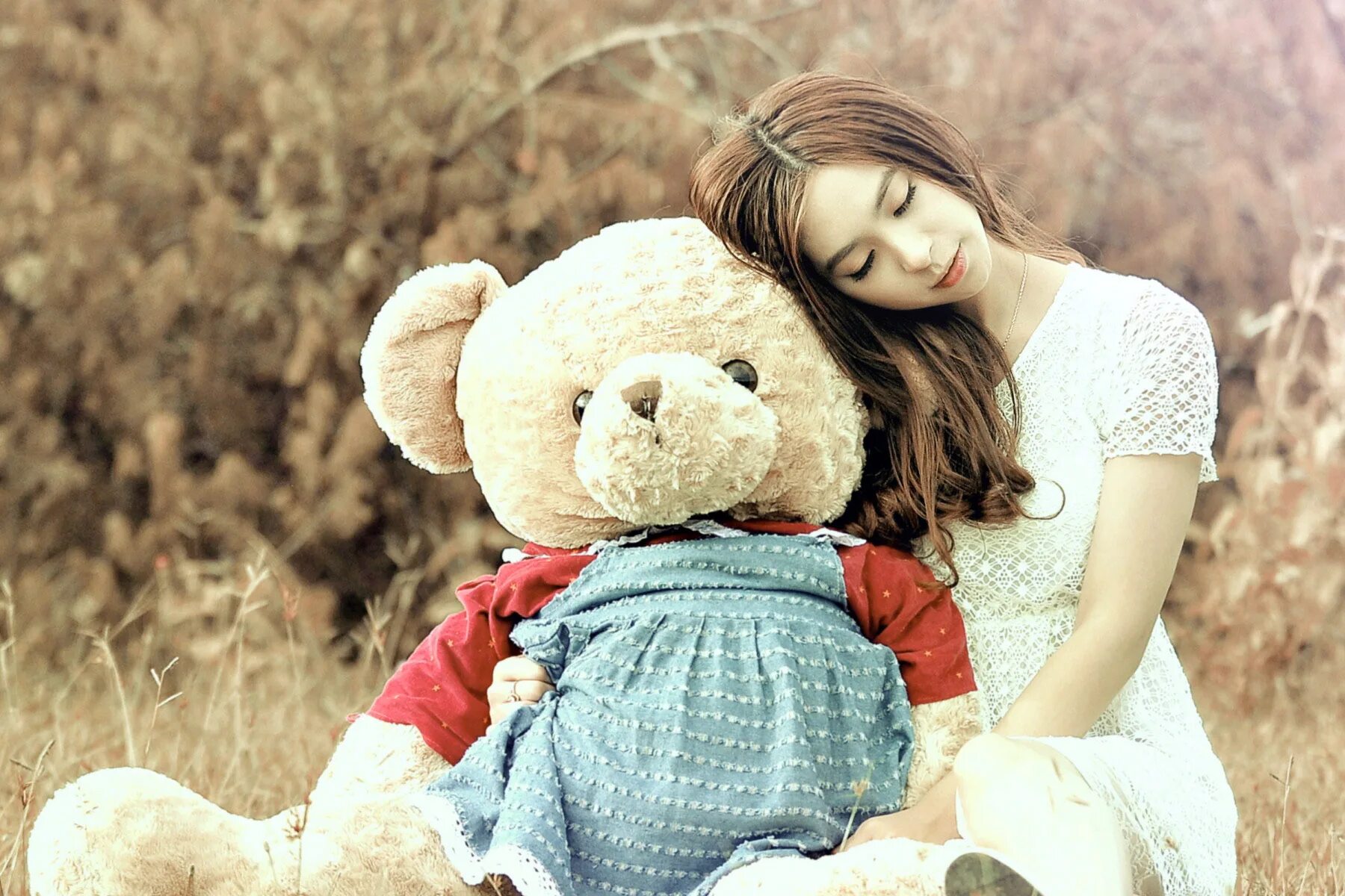 Девушка которая родилась 6 августа. Джейми фловерс +18. Девушка с мишкой. Красивые мягкие игрушки для девушки. The weeknd in the 90's [extended version].