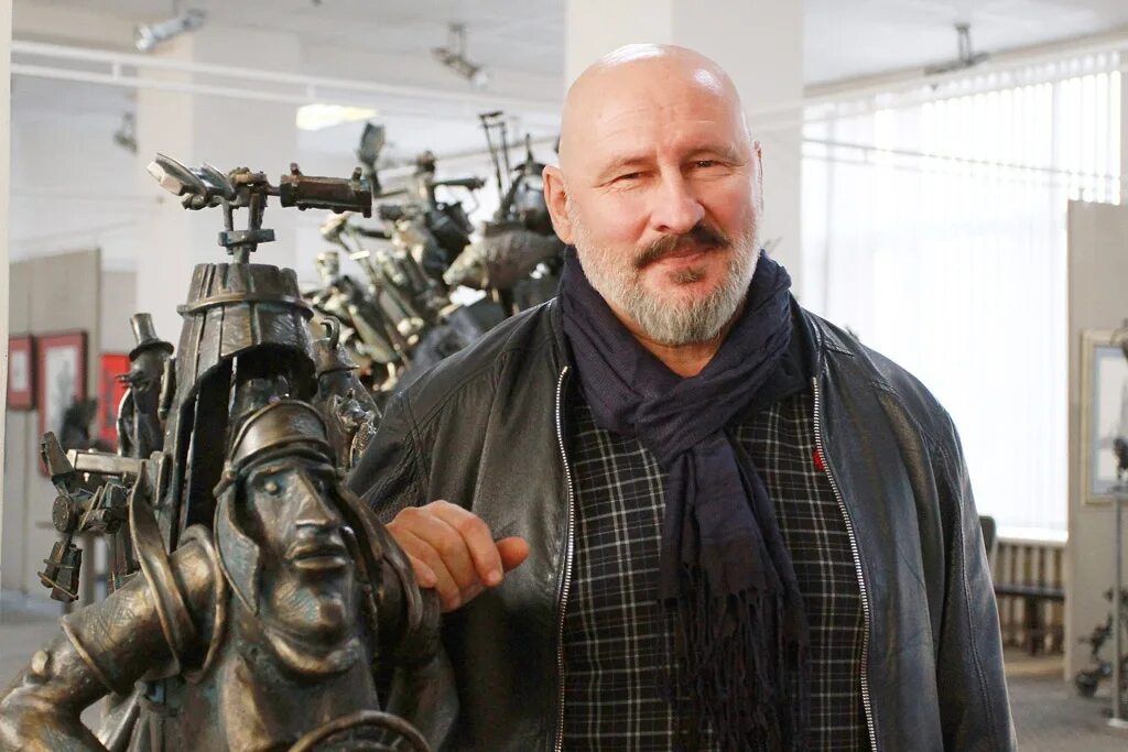 Омский художник капралов. Скульптор капралов в новосибирске. Омский скульптор александр капралов. Скульптуры капралова в омске. Скульптуры капралова в омске.