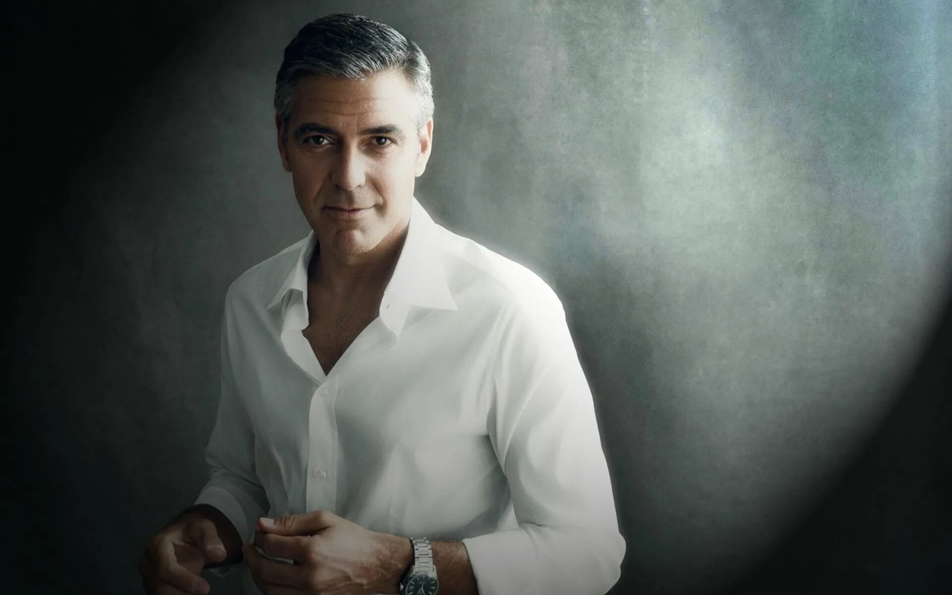 Песен взрослого мужчины. Джордж Клуни. Джордж Клуни в белой рубашке. Джордж Клуни фотосессия. Портреты Джордж Клуни фото.