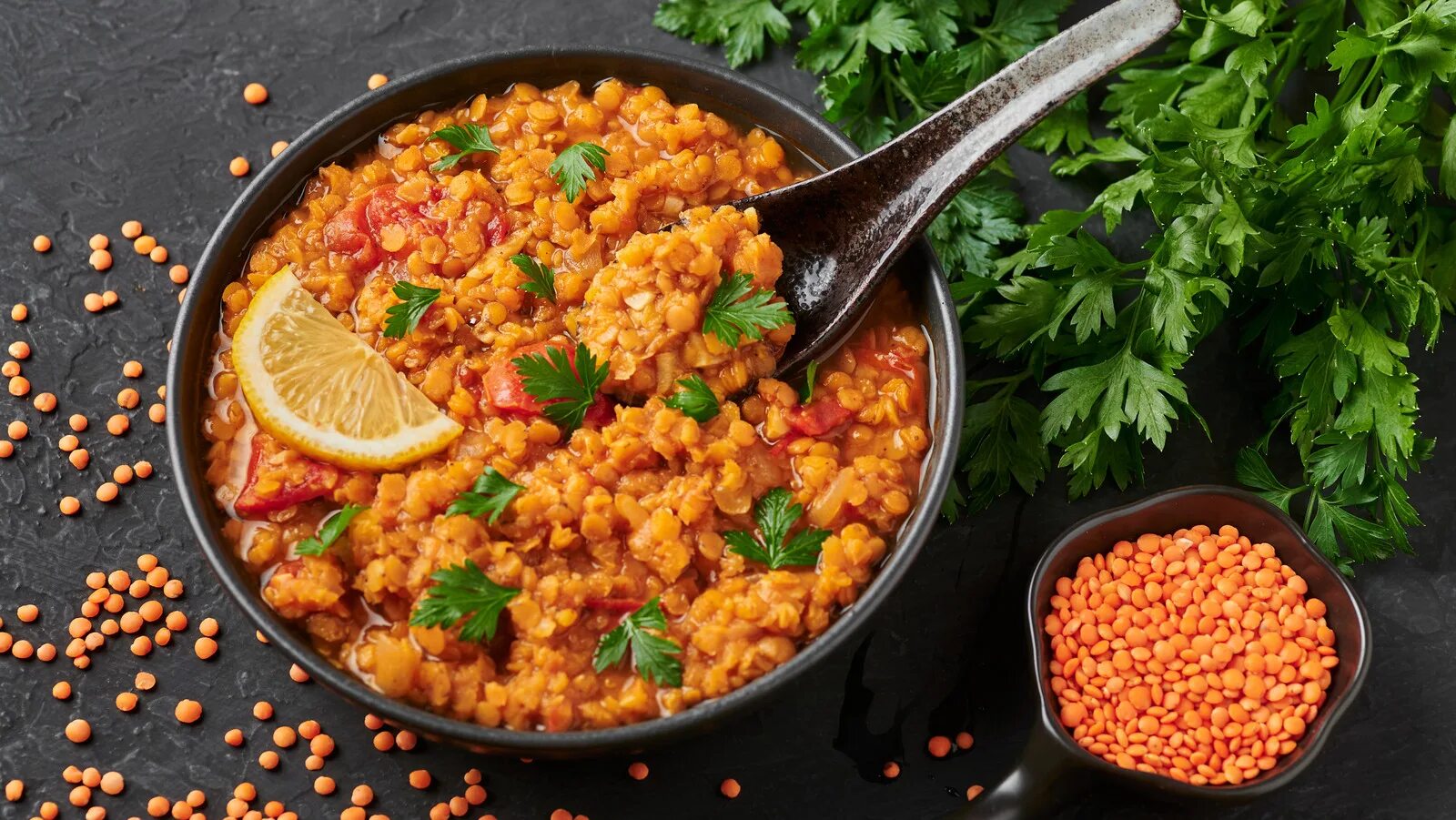 Чечевичное карри. Фасоль с чечевицей в томатном соусе. Вкусные рецепты из красной чечевицы. Чечевица приготовленная. Вкусные рецепты из красной чечевицы.