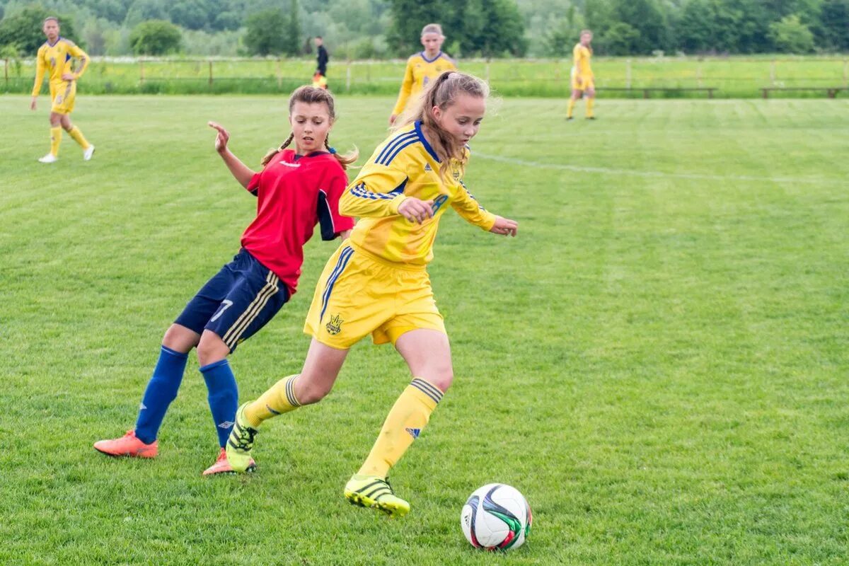 Женские футбольные команды мира. Команда девчонок. Футбол девочки. Детский женский футбол. Футбол девочки.