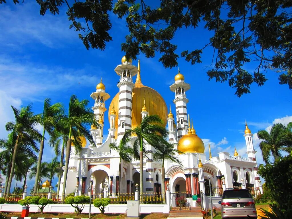 Малайзия день. Куала-Кангсар. Малакка Куала Лумпур. Ubudiah Mosque. Мечеть Убудиах – Куала Кангсар, Малайзия.