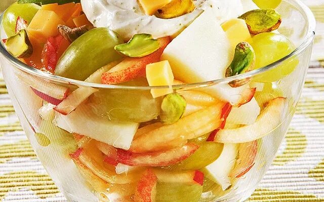 салат из дыни. салат из дыни. салат из дыни. сладкий салат из дыни. фруктовый салат с йогуртом.