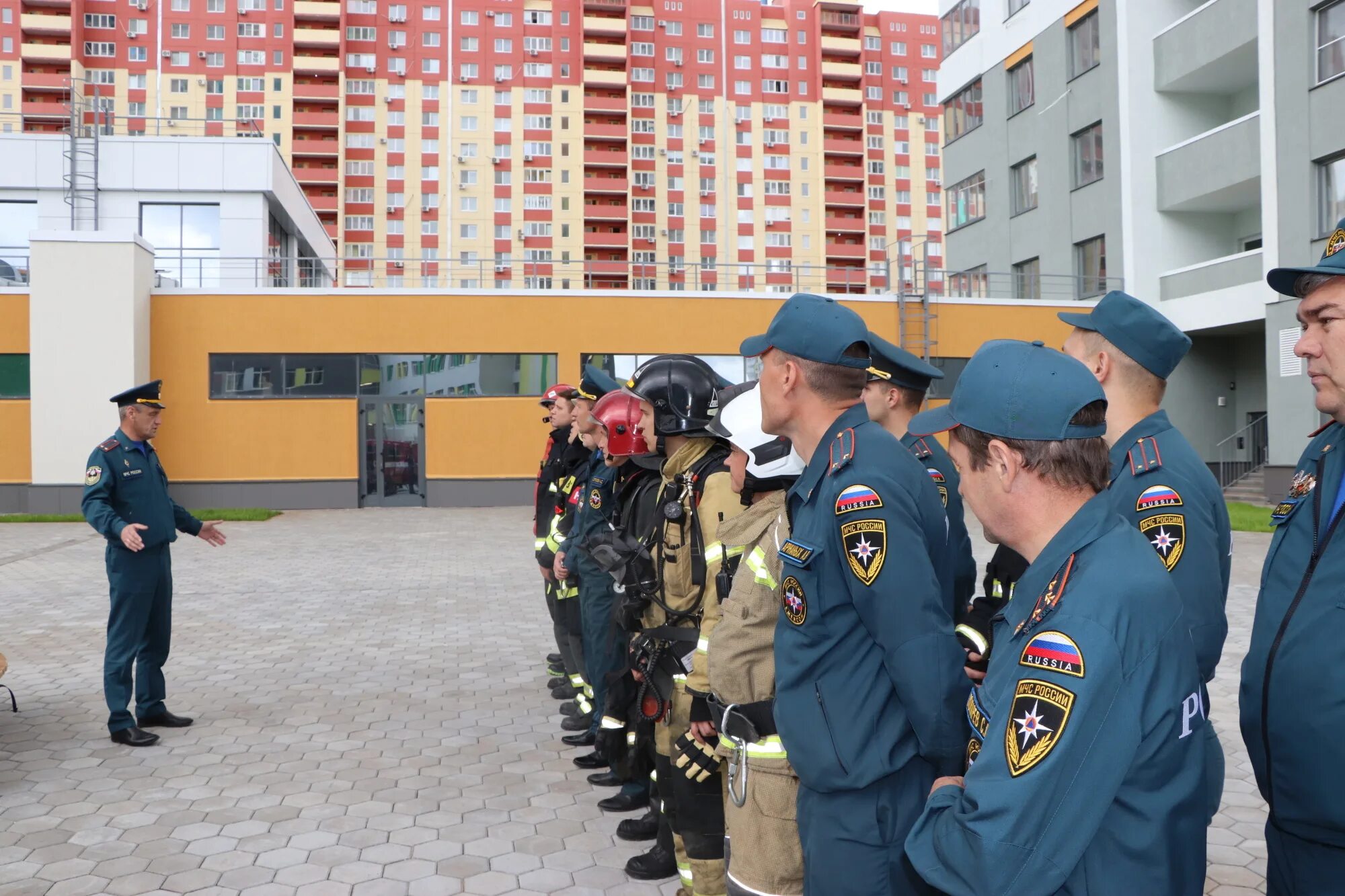 Новости оренбуржья свежие события сегодня. Учение МЧС Оренбург. Главный офис МЧС Оренбург. Кукла МЧС отработка спасения.