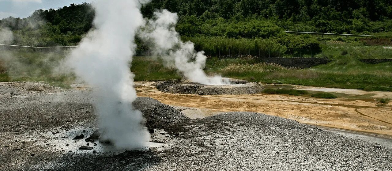 Geothermal energy. Геотермальная Энергетика. Геотермальная энергия фото. Биомасса и геотермальная энергия. Геотермия промышленность.