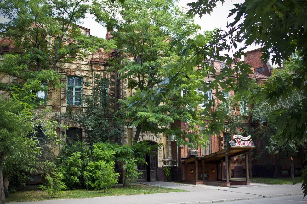 Ветхость не препятствие. Зачем реставрировать старинные дома в центре Краснодара