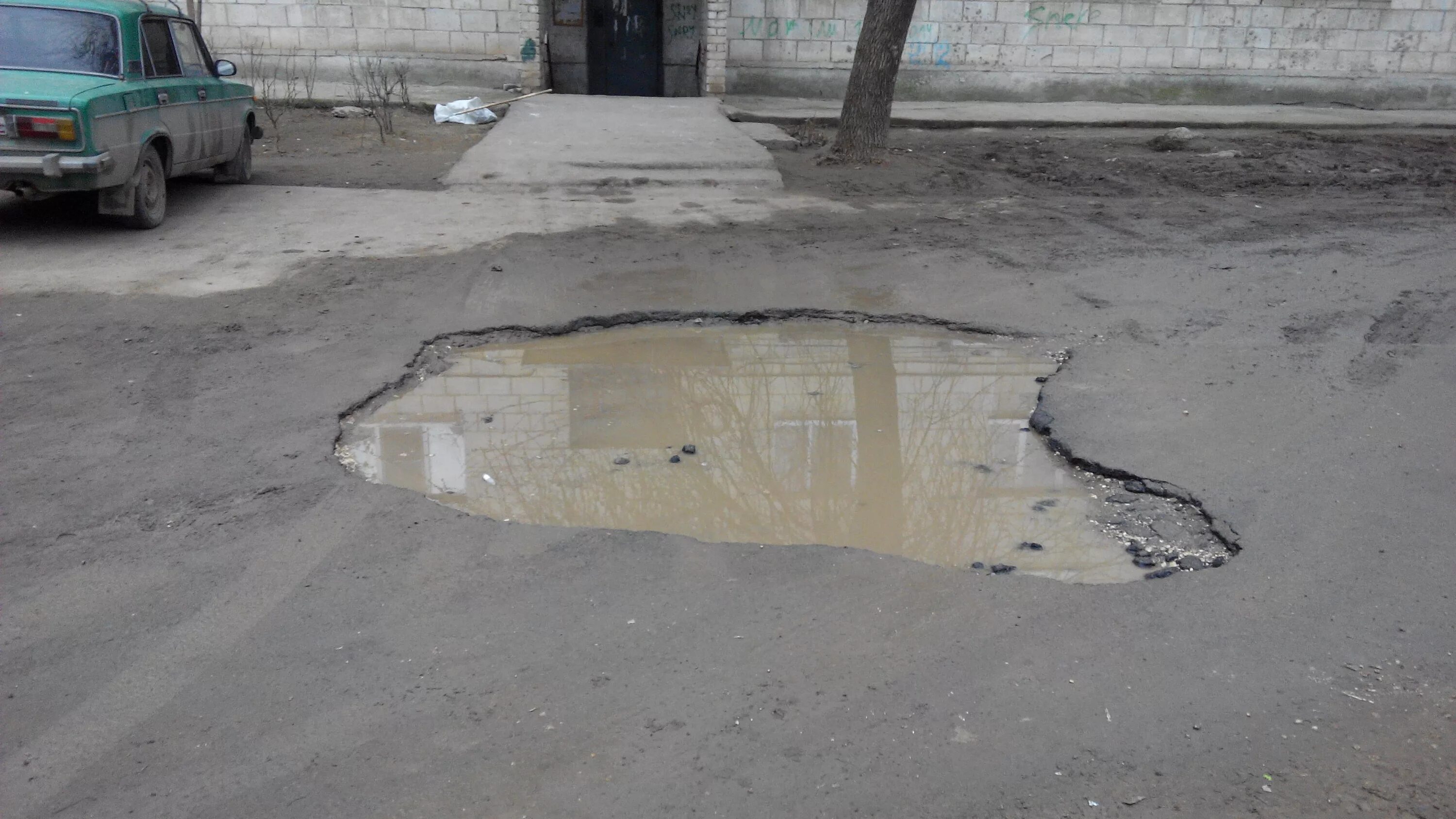 яма глубиной 5 метров. яма нн. яма на дороге. ямы на дорогах новосибирска. яма.