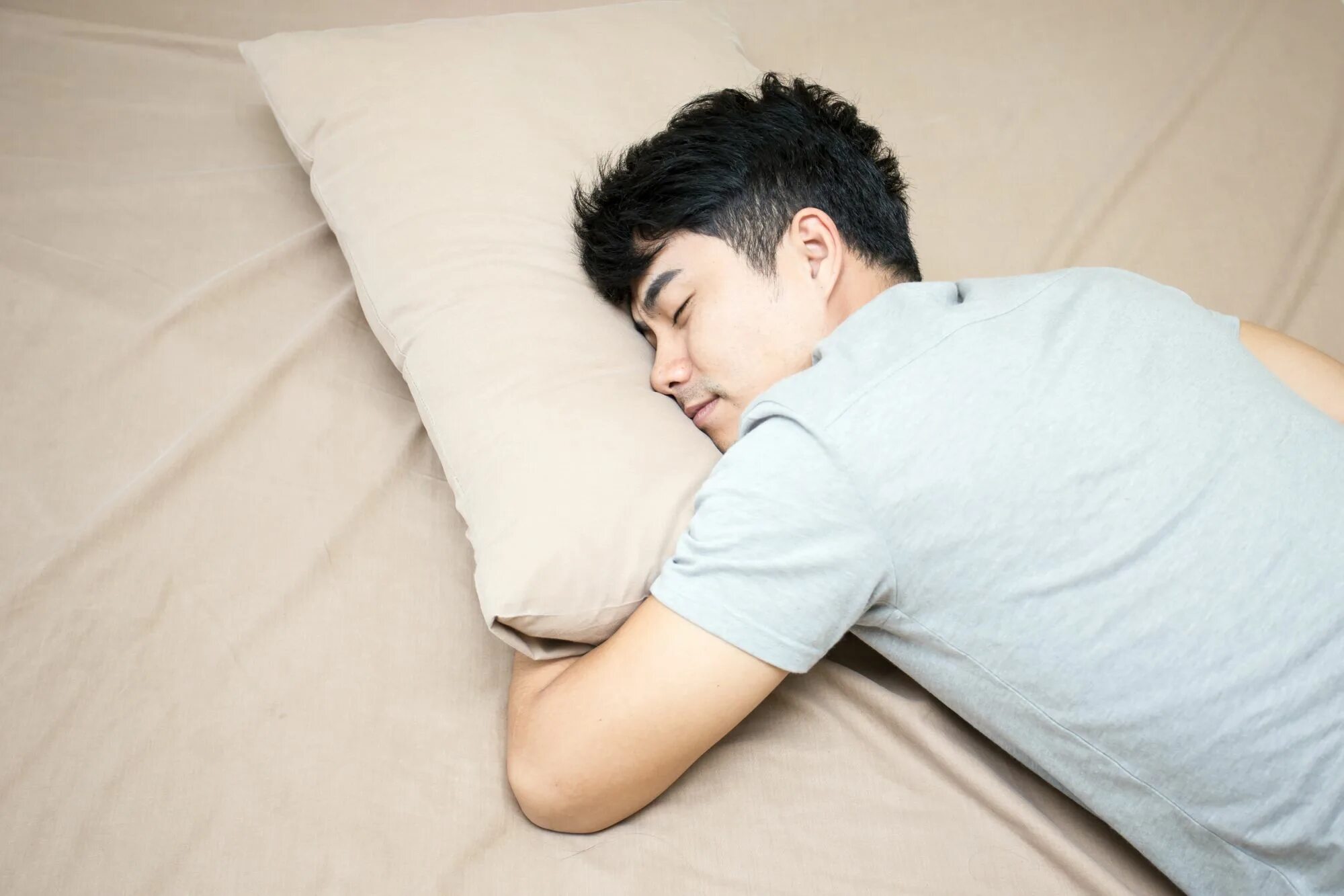 D o sleep. Топ для сна. Спящий человек. Sleep out. Сон мужчина.