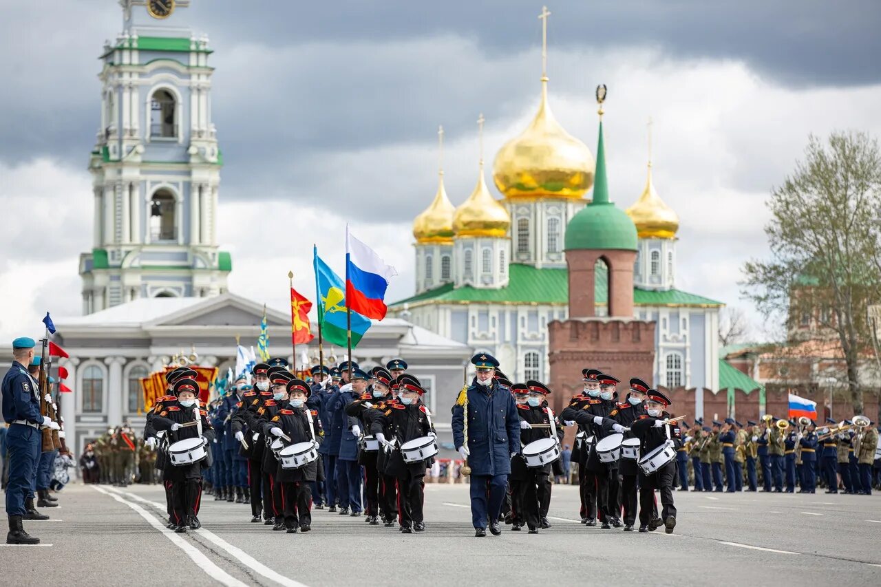 Тула площадь Ленина парад. Тула площадь Ленина парад 9 мая. Прямой эфир площадь Ленина Тула. Парад Победы Новосибирск площадь Ленина.