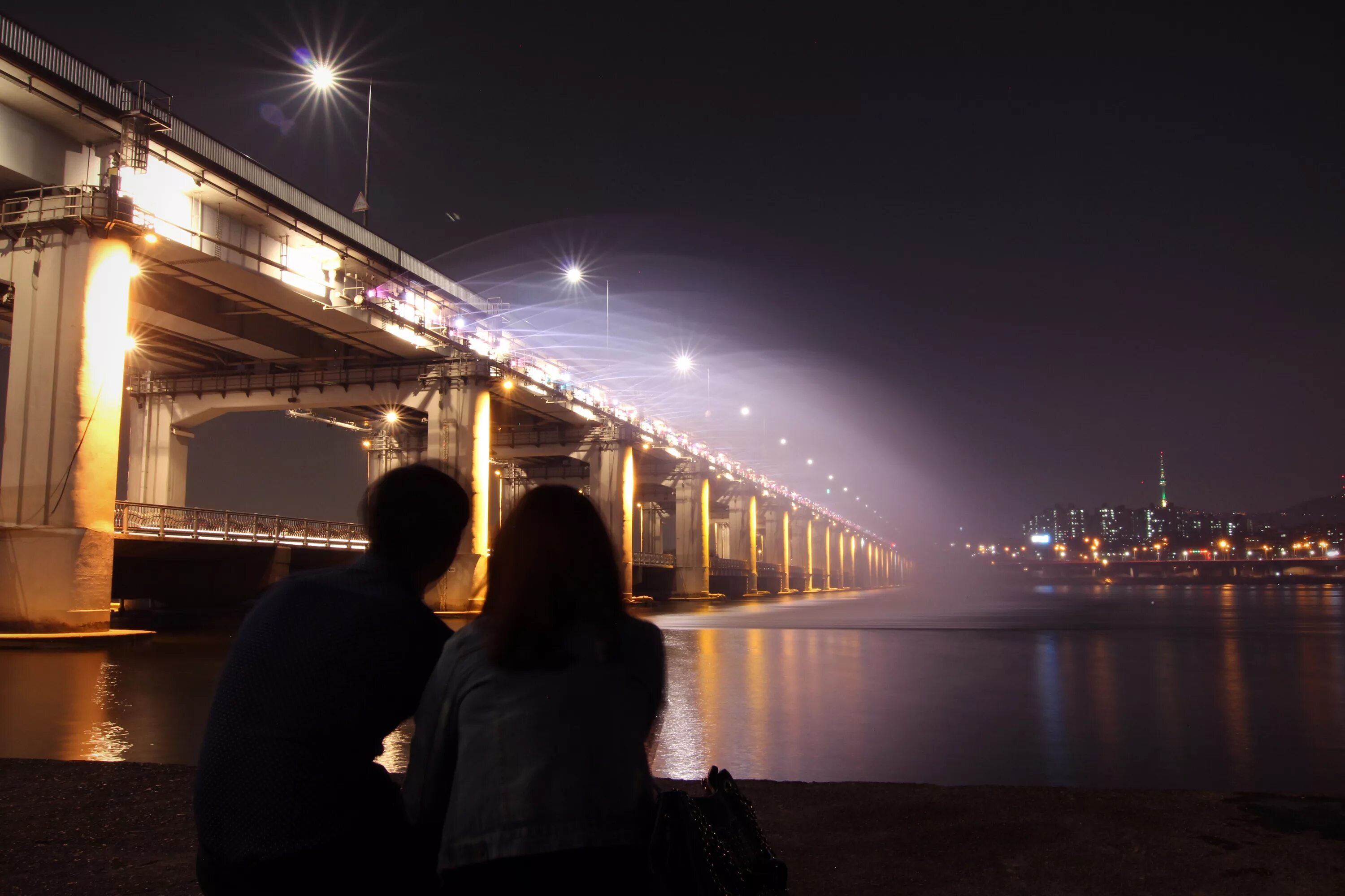Корея Сеул река Ханган. Река Ханган ночной Сеул. Мост на реке Хан. Мост ночью.