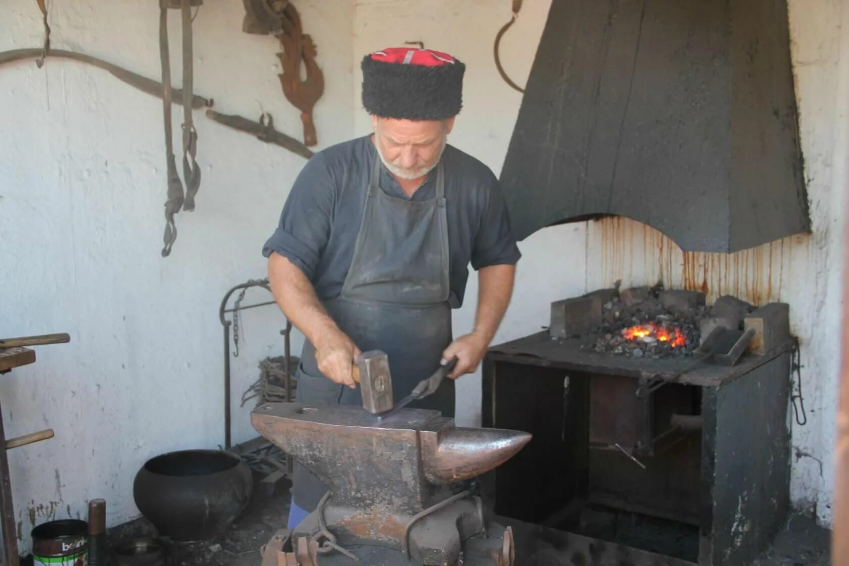 Н п кузнецы. Кузнечное ремесло кубанских Казаков. Кузнечное дело на Кубани. Кузнечное ремесло Казаков. Ремесла Казаков Кубани кузнец.