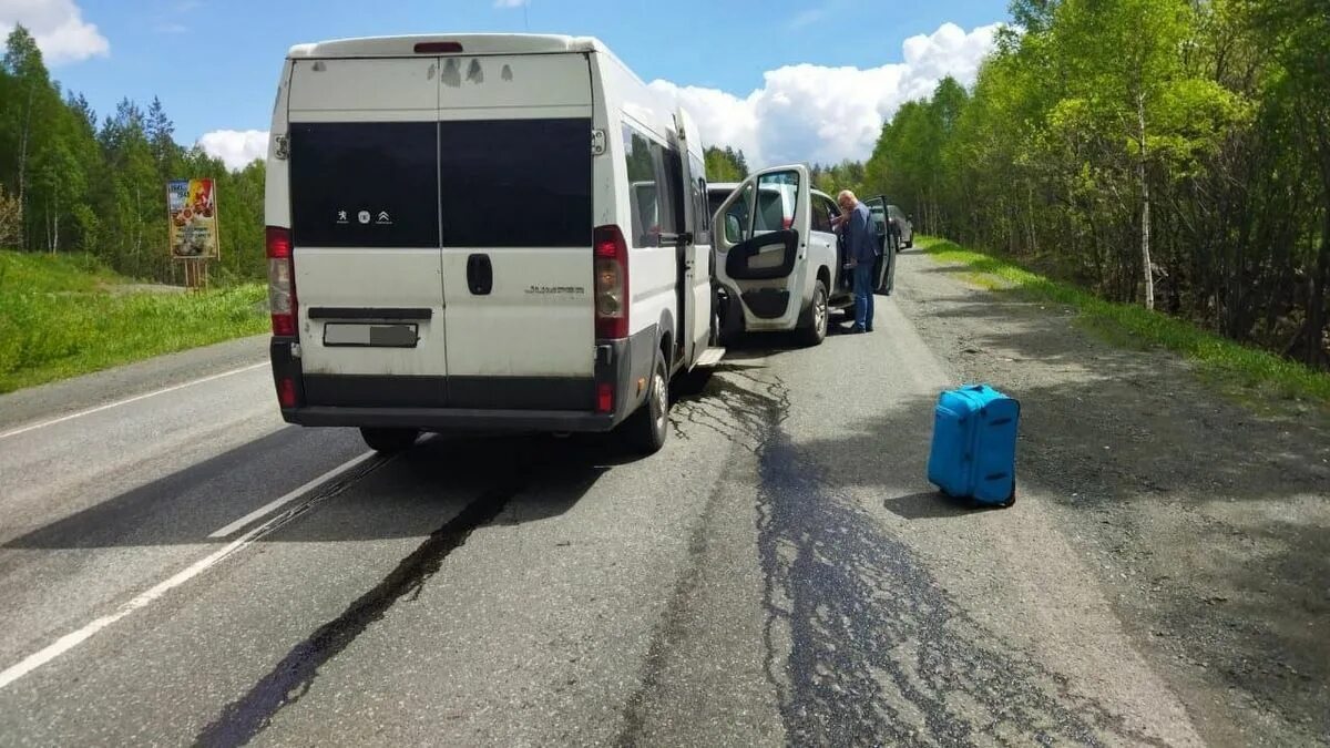 Уфа белорецк автобус. Трасса Уфа Белорецк. Путешествие на машине. Автомобиль на трассе. Микроавтобус на дороге.