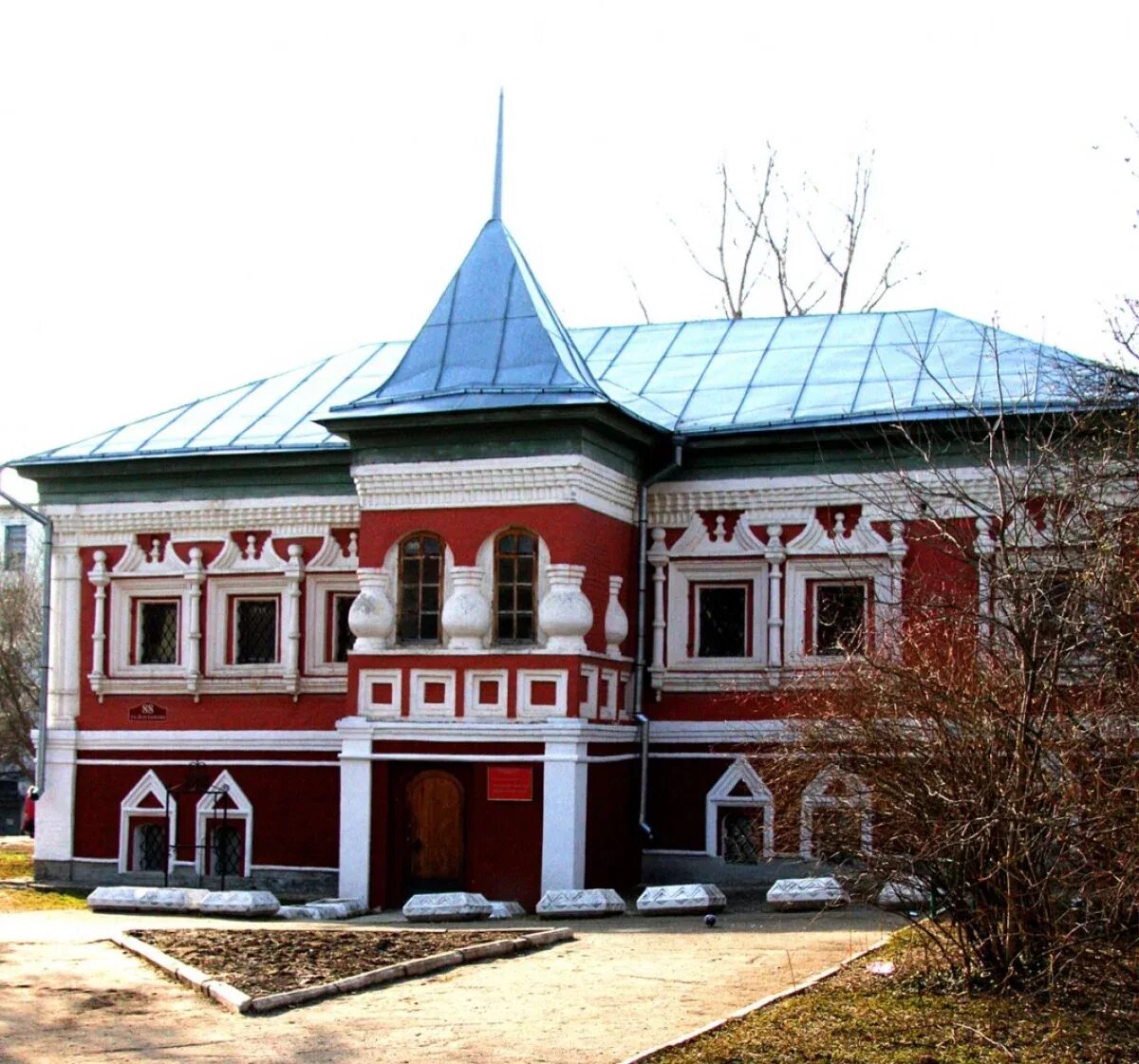 Найти коробовых. Палаты купцов коробовых в калуге. каменные палаты коробова калуга. палаты коробовых калуга 17 века. дом купца коробова в калуге.