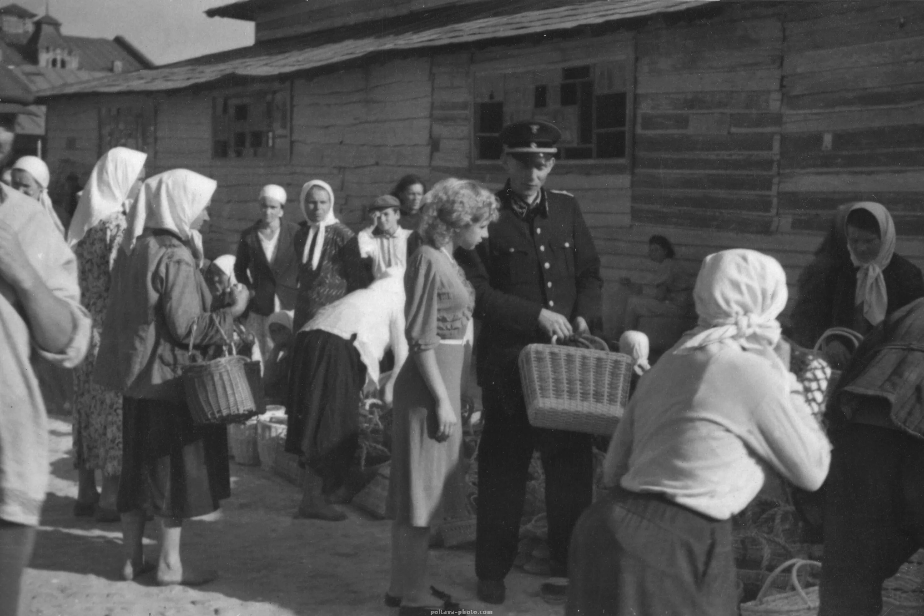 Советский человек в оккупации. Полтава 1943. Полтава немецкая оккупация. Украинские деревни в оккупации 1941. Полтава в годы оккупации.