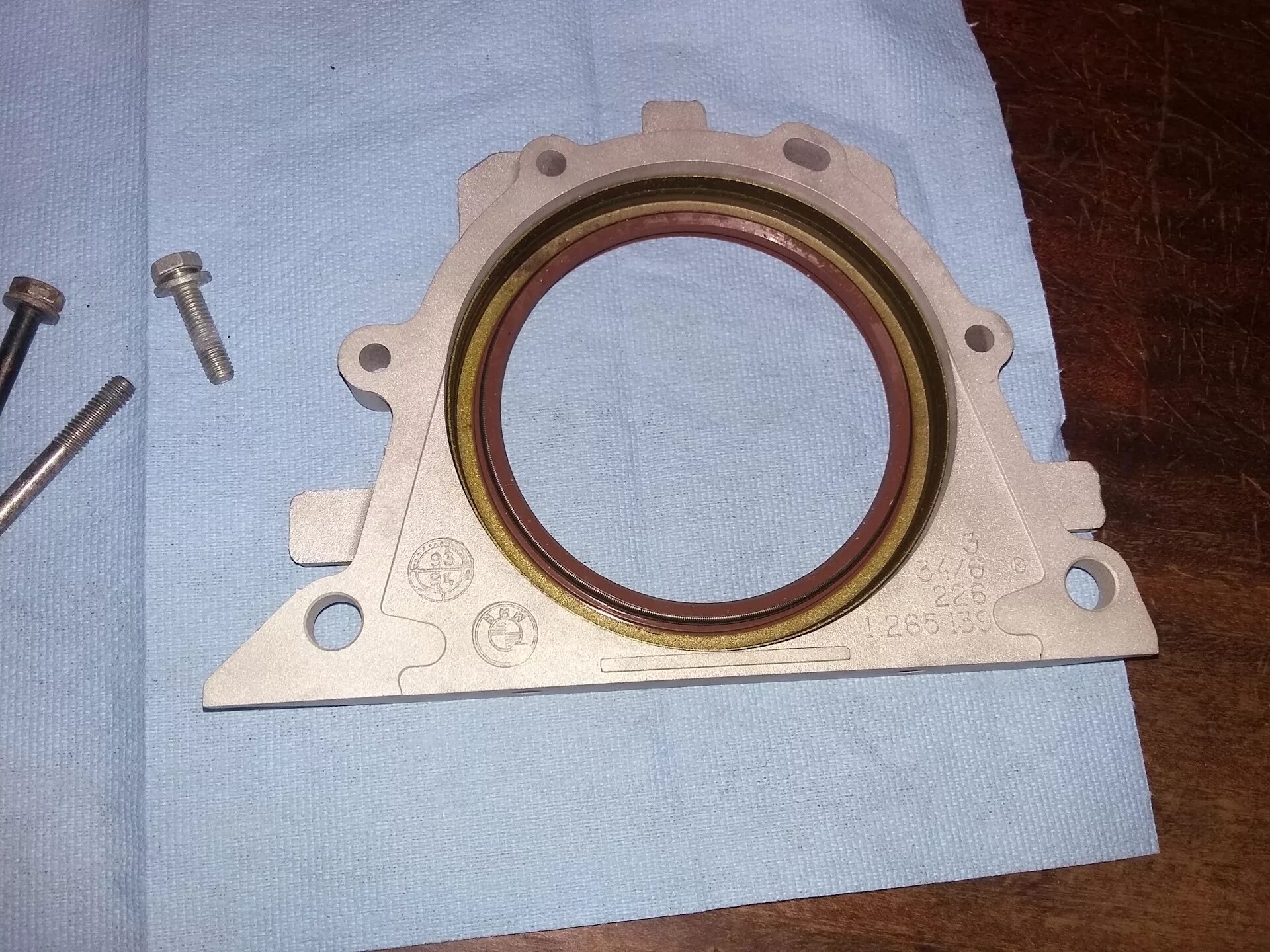 Сальник коленвала коренной тойота камри. Хонда аккорд 2,4 сальник двигателя задний. Урал мотор сальник коленвала. Сальник коленвала е46 bmw размер. Уплотнитель крышки сальника коленвала мотора зил 131.