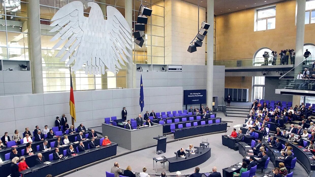 Выборы в бундестаг. Зал заседания парламента германии. Bundestag - немецкий парламент. Парламент германии бундестаг. Бундестаг германии 2020.