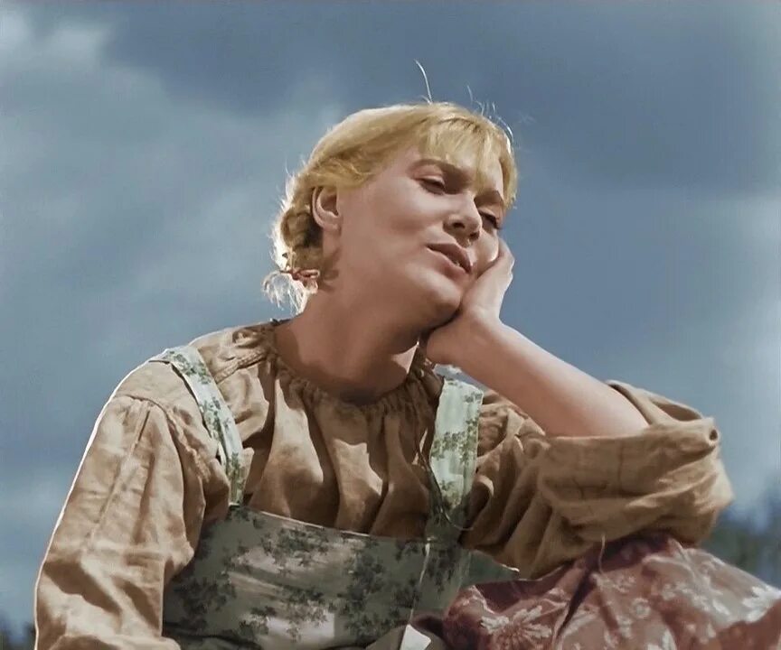 Картинки с мемами. Девушка тишина. Грусть картинки. Девчонка осень озаряет светом. Веселые ребята фильм 1934.