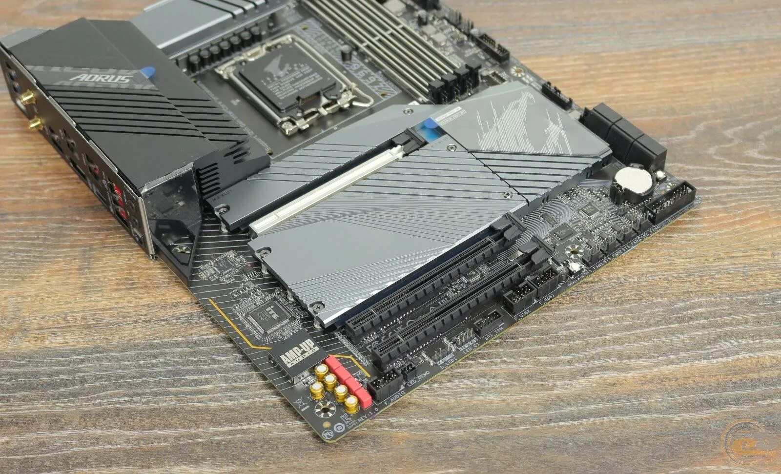 Lga 1700 материнская ddr5. Gigabyte z690 AORUS Pro. Материнская плата Gigabyte z690. Материнская плата Gigabyte z690 AORUS Pro. Материнская плата Gigabyte z690 AORUS Master.