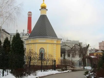 Двор церкви