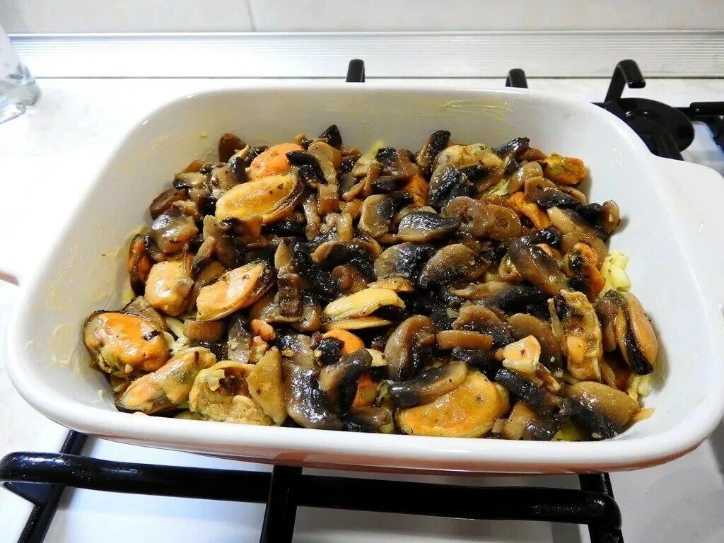 Мидии запеченные в раковинах. Уха по марсельски. Мидии с шампиньонами. Мидии с шампиньонами. Мидии в кокосовом молоке.