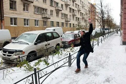 Водитель на тротуаре