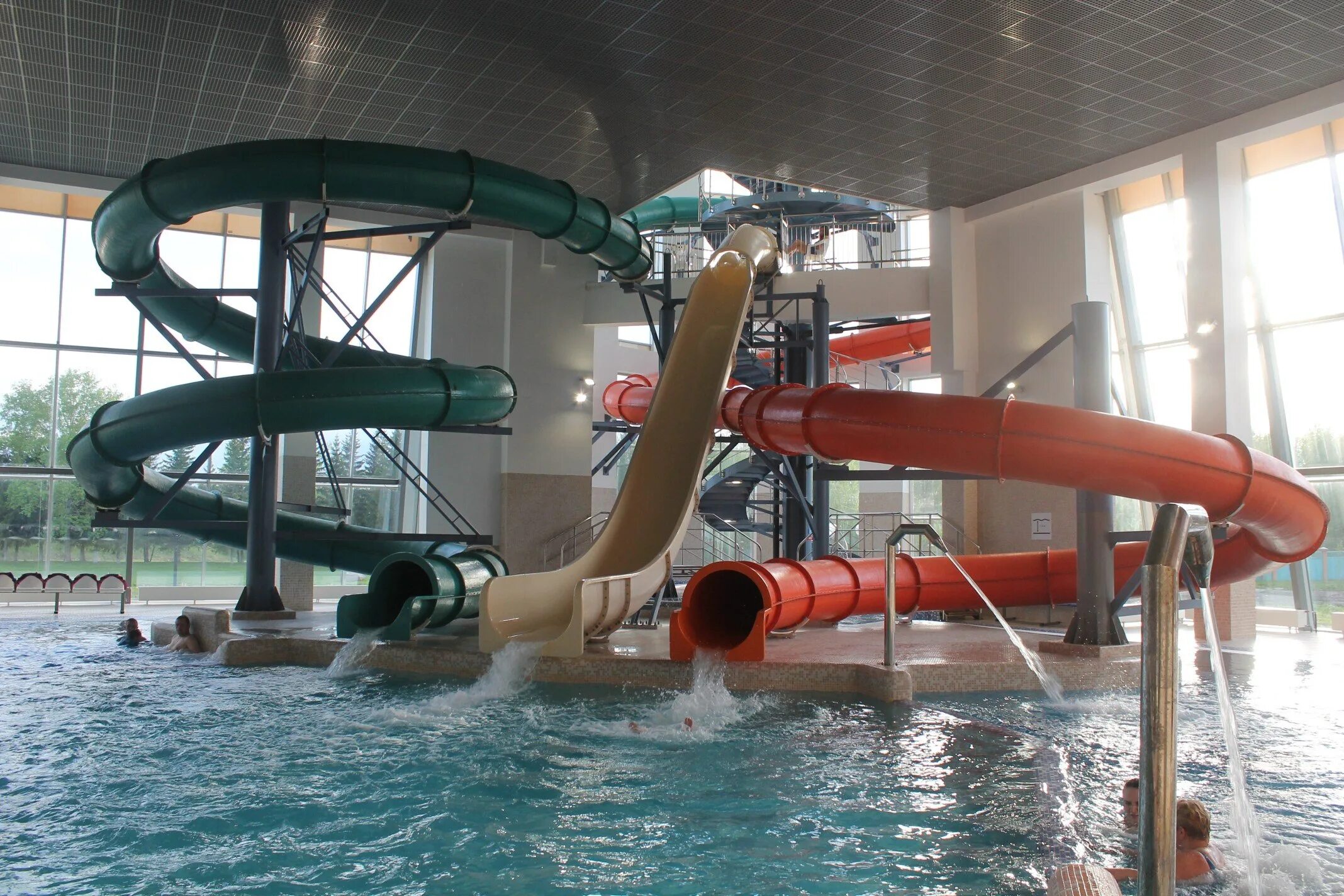 Аквапарк спутник архангельск. Город мирный архангельская область аквапарк. Аквапарк архангельская область. Город мирный архангельская область аквапарк. Аквапарк спутник город мирный.