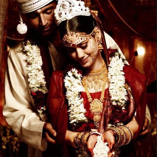 Индийская невеста. Индийская свадьба. Свадьба в Индии. Индийские жених и невеста.