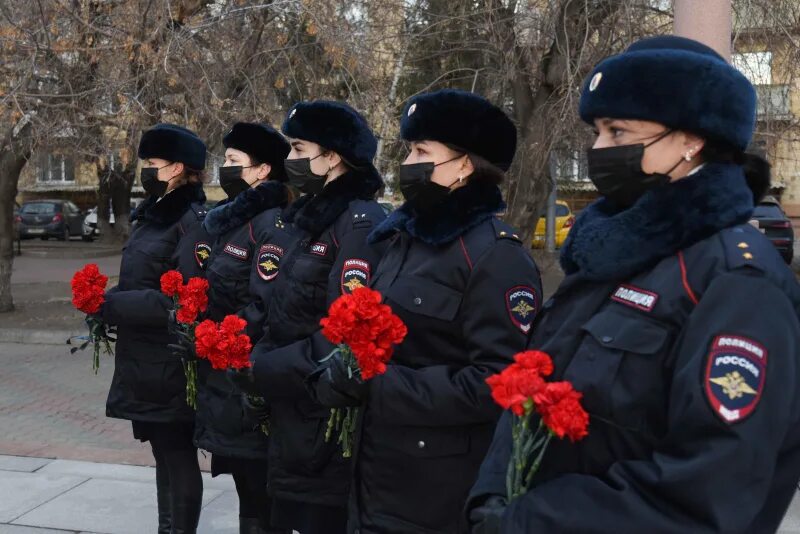 День памяти погибших при выполнении. День памяти сотрудников органов внутренних дел России. Гибель красноярских полицейских в Херсоне. Сотрудники внутренних погибшие при исполнении. День памяти сотрудников органов внутренних дел Росси презентация.