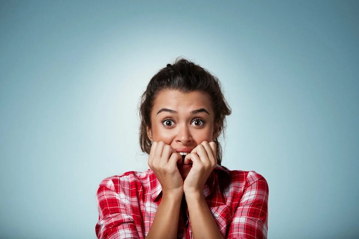 Испуг эмоция. Испуганный мужчина. Испуганный мужчина. Испуганная девушка. Испуг.