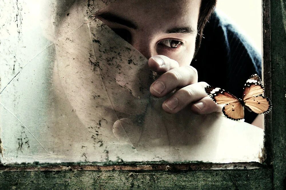 Таить опасность. Он таит в себе. Только лед. Он таит в себе. Таить опасность.