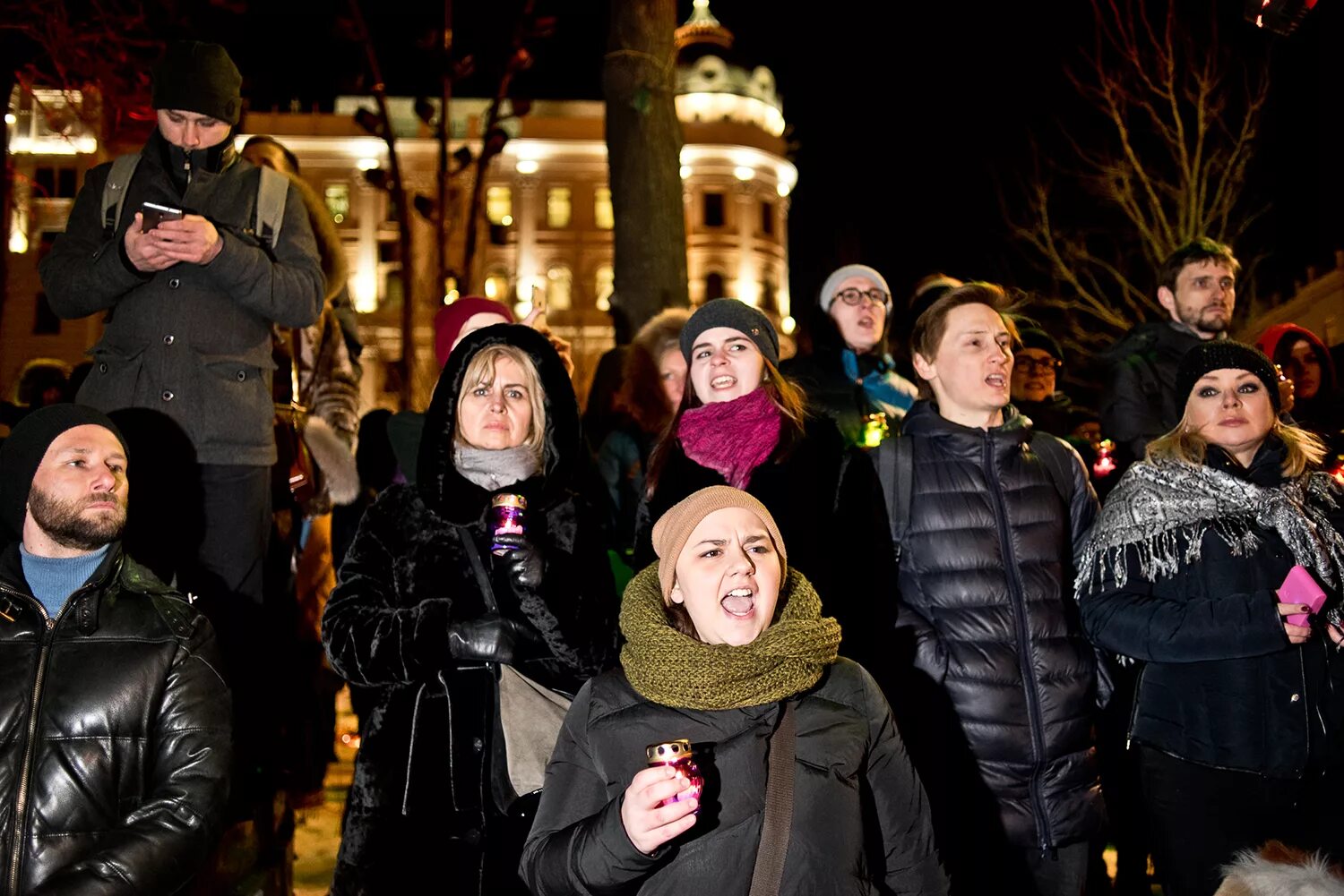 Фото акции памяти. Акция памяти - MHPI. Голос логоса в Пушкинском сквере. Зимний рынок на площади Пушкина Кемерово. Сапожницкая площадь сейчас.