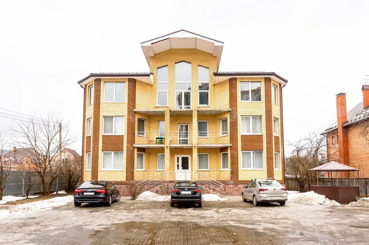 Москва трубецкая 10. Дом на трубецкой логотип. Гостиница бриз морское. Дом трубецких. Дом на трубецкой 10.