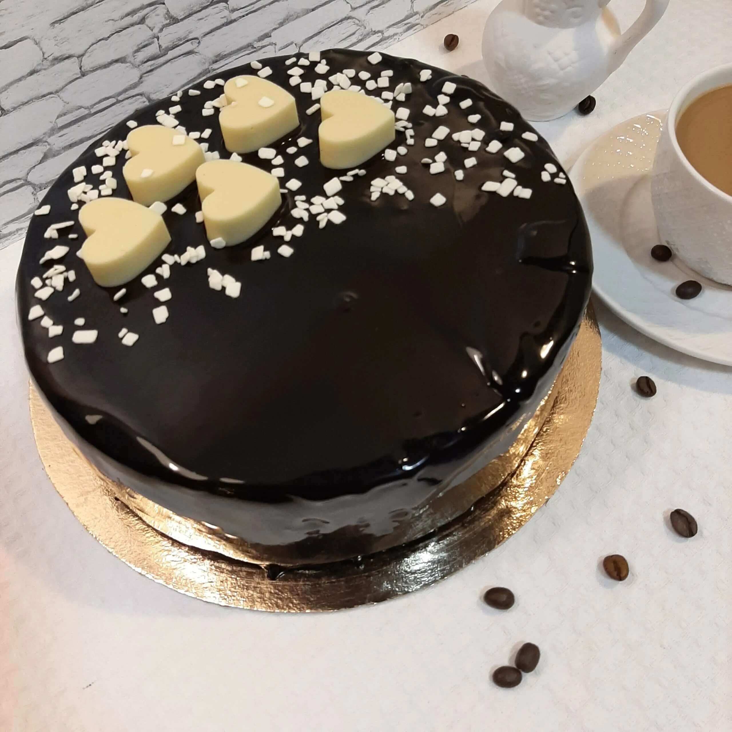 Карамельный гляссаж. Шоколадный торт с зеркальной глазурью. Шоколадная зеркальная глазурь. Шоколадная зеркальный. Зеркальная глазурь.