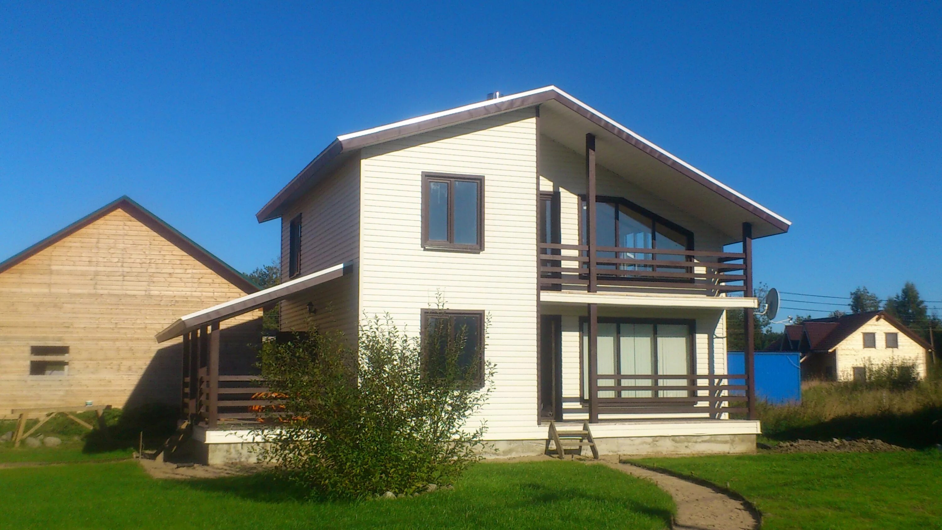 Строящееся жилье. Загородный дом в ленинградской области. Элитный поселок в ленинградской области. Дома из клееного бруса и газобетона спб. Питер постройка дома.