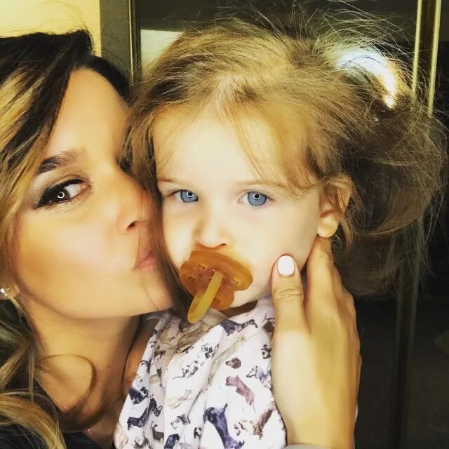 Мама детей филиппа киркорова. Виталия корниенко семья. Нюся нанина дочь алексея панина. Дочь самого богатого человека в мире. Эллисон уитбек фото.