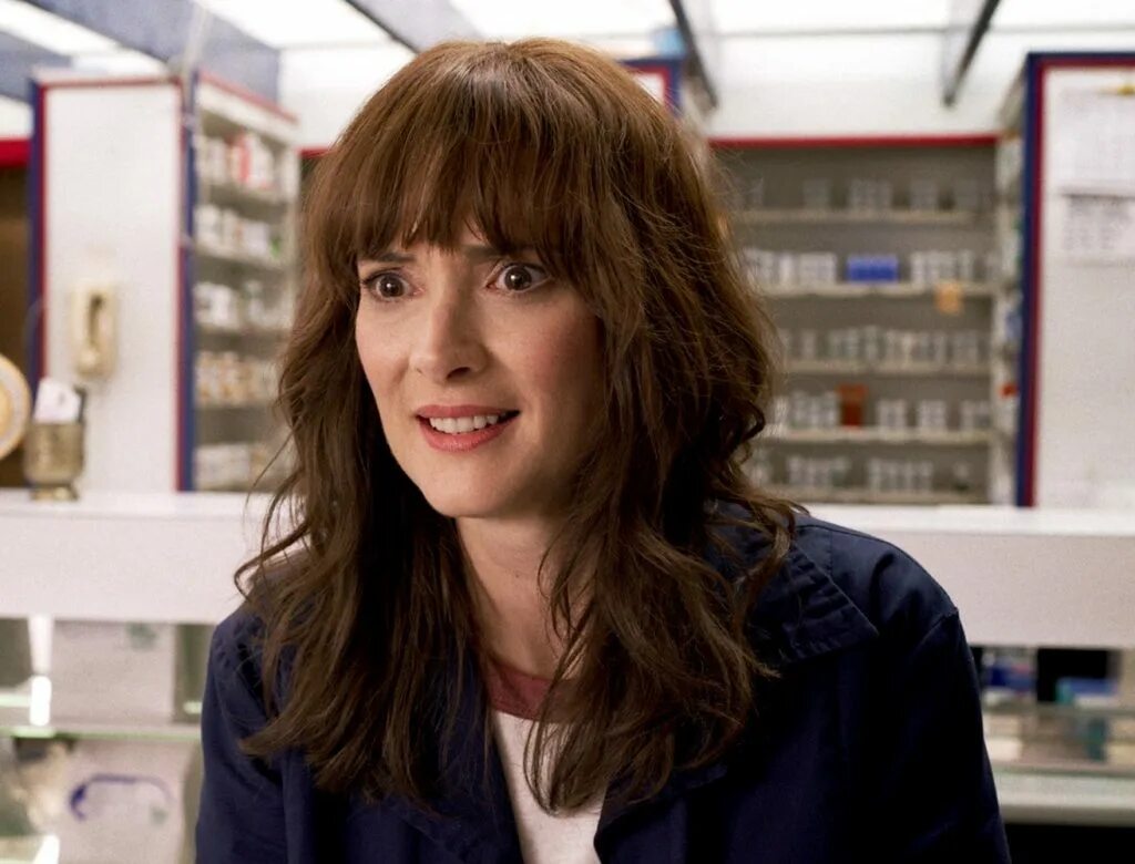 Джойс байерс. Вайнона райдер джойс байерс. Джойс байерс. Джойс байерс осд. Карен осд.