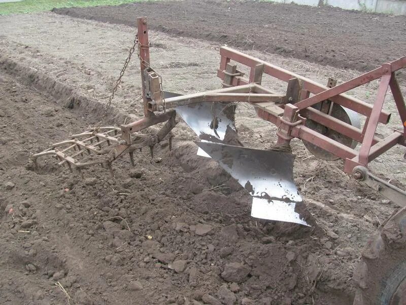 Тележка для раскатки трактора мтз 80. Приспособления для трактора. Приспособления для трактора. Приспособление для раскатки трактора т25. Тележка для раскадки ьракторамтз80.