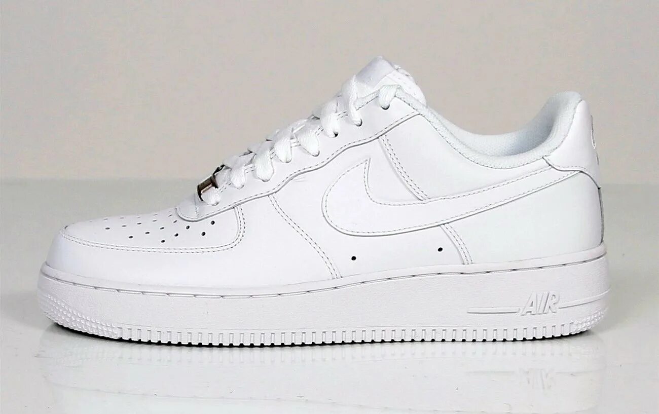 Найки светлые. Nike Air Force 1 White. Nike Air Force 1 Low White. Nike Air Force 1 Low White Black. Nike Air Force 1 Jordan белые.