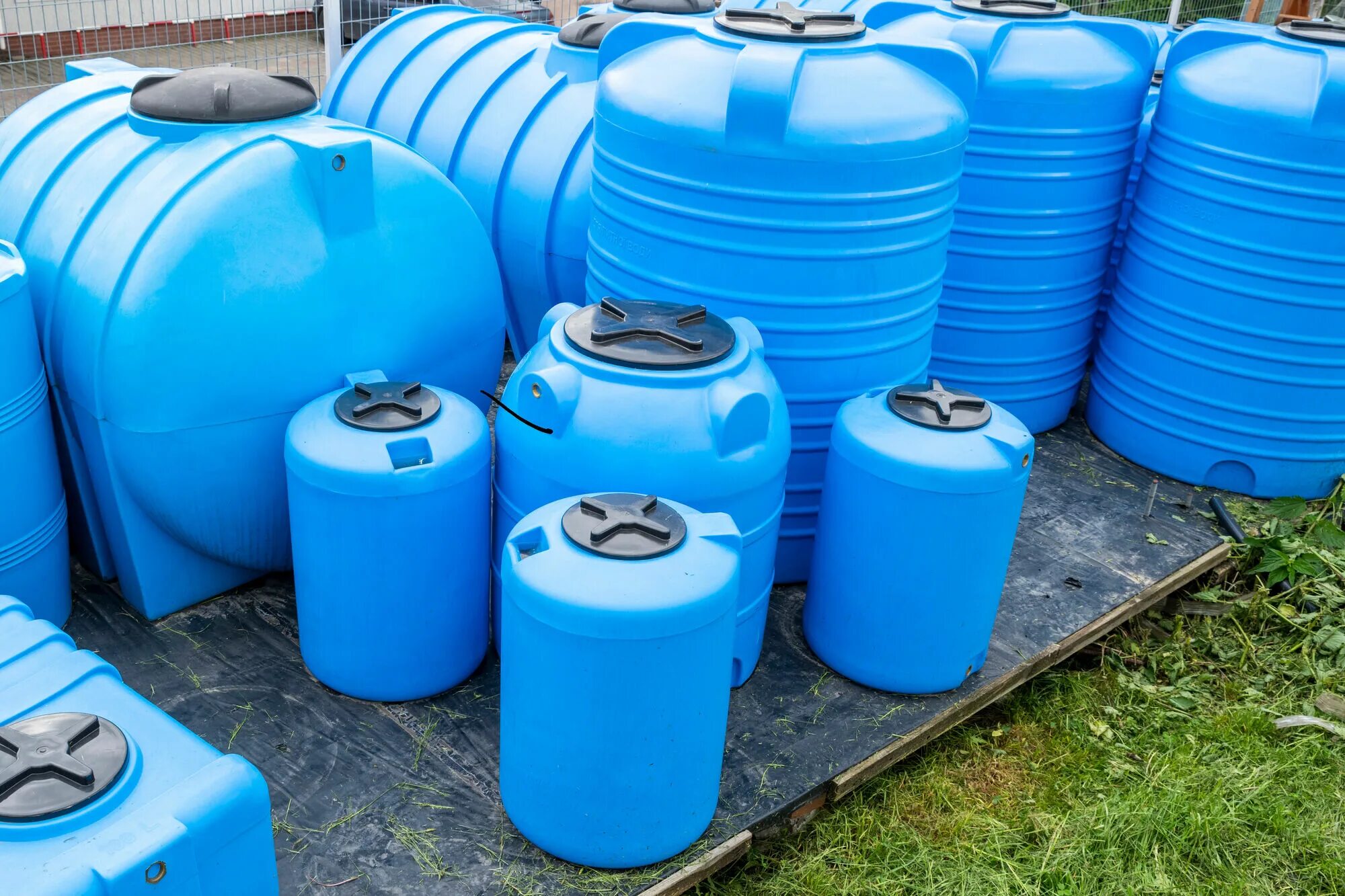 Бочка пластиковая купить в екатеринбурге. Plastic Water Tanks. Plastic Water Storage Tank что это?. Бочка для воды. Бочка пластиковая.